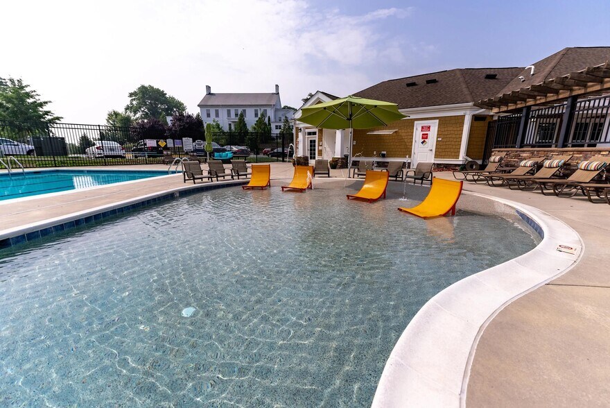 Building Photo - 909 Mansion Dr