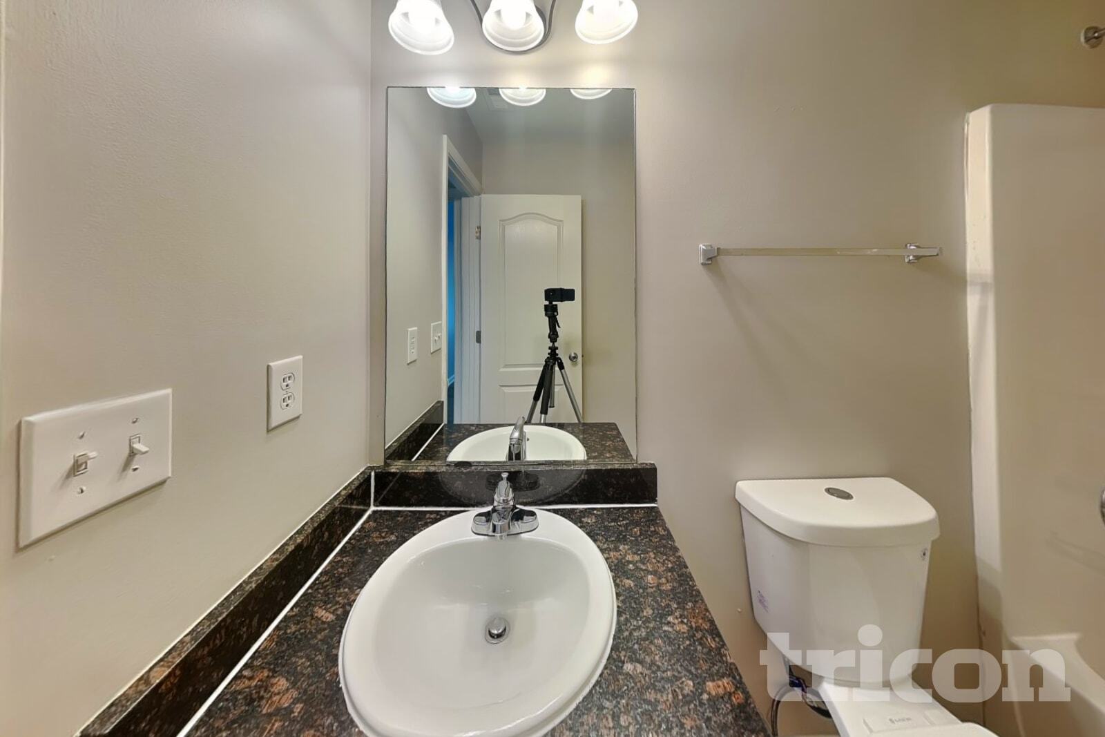 Building Photo - 1571 English Manor Cir