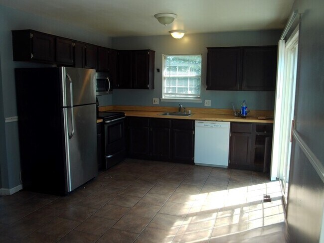 Building Photo - 37085 Brynford Dr