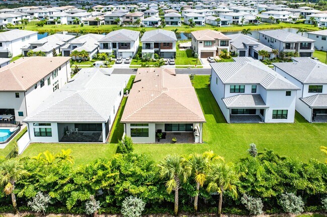 Building Photo - 8330 Essex Country Clb Dr