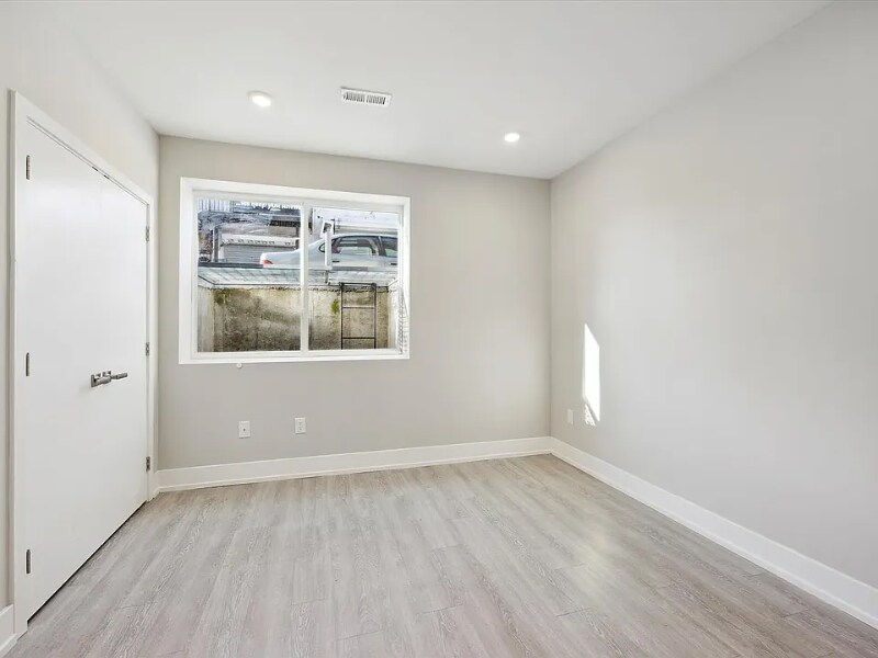 Building Photo - 2011 N Randolph St