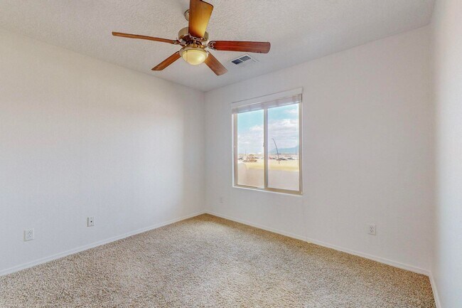 Building Photo - 3 bedroom, 2 1/2 Bath Pulte Ocotillo Model Home