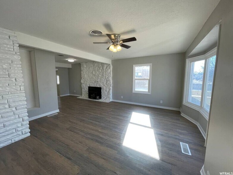 Building Photo - 982 Gramercy Ave