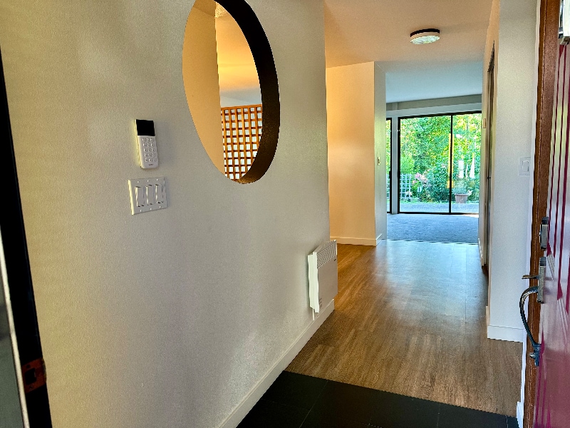 Building Photo - 22703 Lakeview Dr