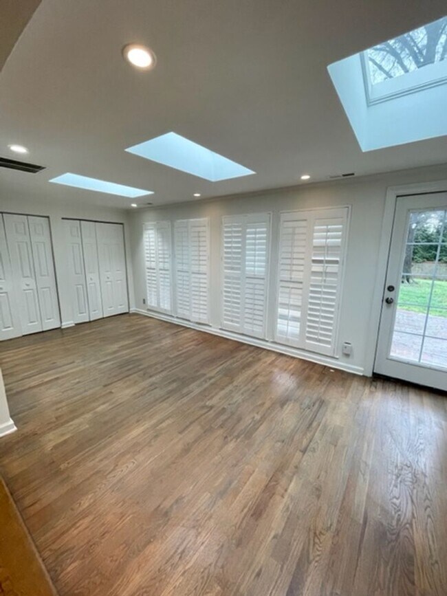 Building Photo - Pristine Cotswold Ranch for Lease!