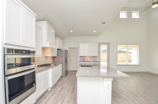 Building Photo - 29203 Pikes Peak Dr