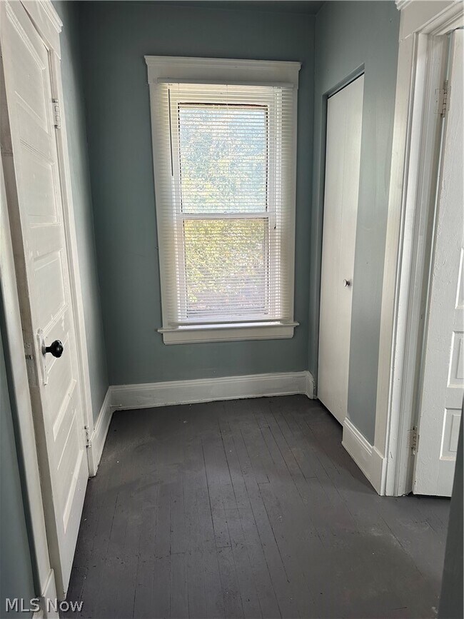 Building Photo - 3636 E 55th St