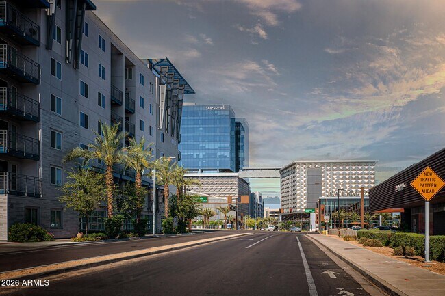 Building Photo - 945 E Playa Del Norte Dr