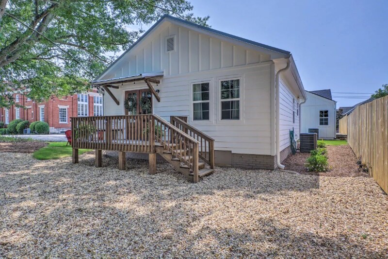 Building Photo - 107 Robinson Ave