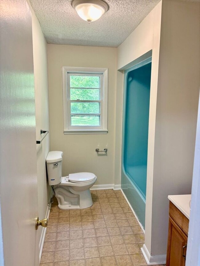 Building Photo - 3 Bed /2.5 Bath East Nash!