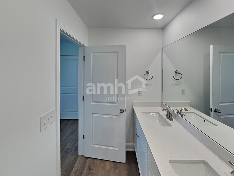 Building Photo - 11131 Callahorn Dr