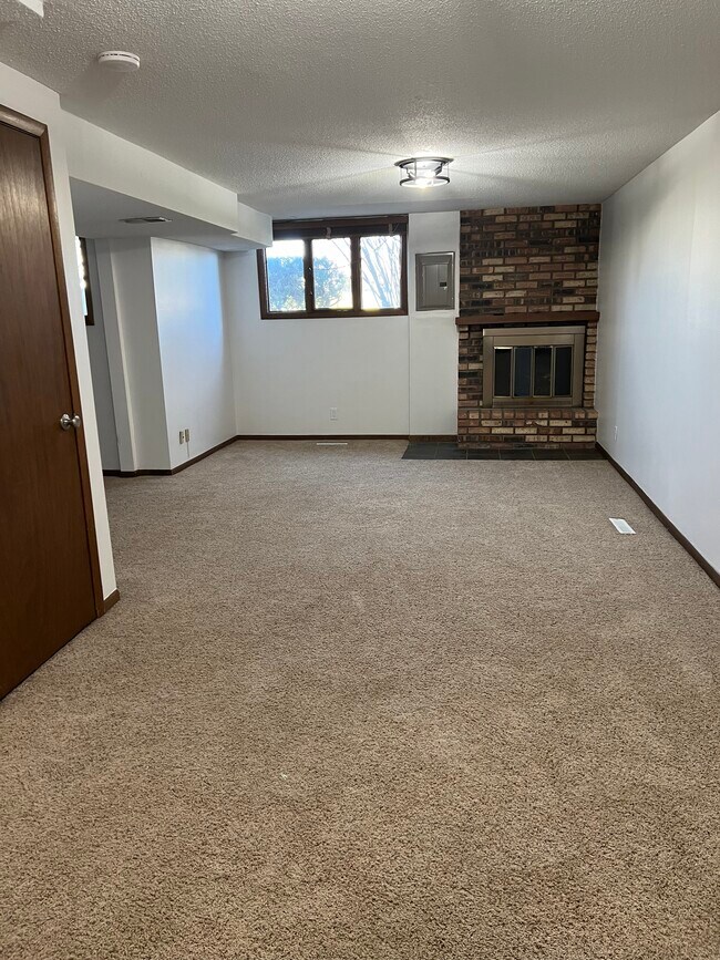 Building Photo - 3025 Parkwild Dr