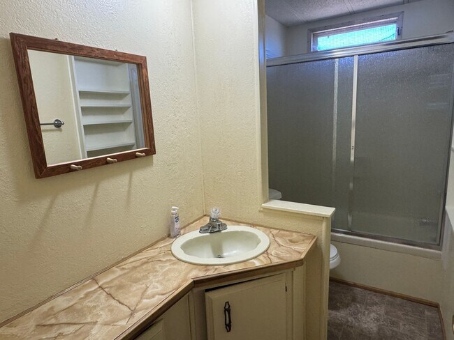 Building Photo - 3 Bedroom, 2 Bathroom Home in Tijeras, NM