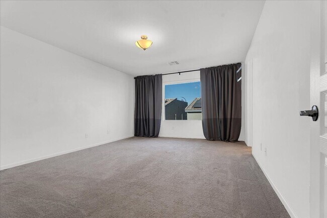 Building Photo - MOVE-IN SPECIAL! 1/2 OFF 1ST MONTHS RENT OAC!