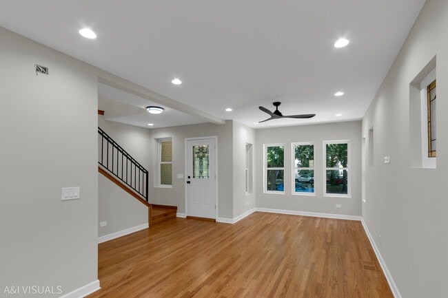 Building Photo - 5841 N Medina Ave