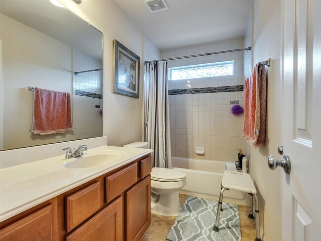 Building Photo - 2819 Lake Villa Dr