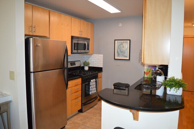 Building Photo - 333 W Mifflin St