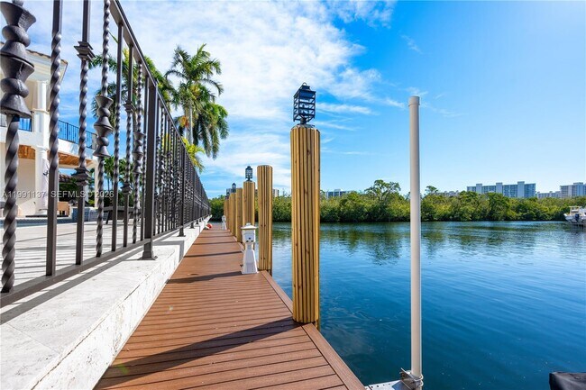 Building Photo - 4900 Sanctuary Ln