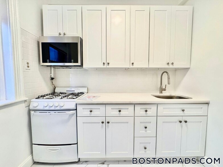 Building Photo - 52 Charlesgate E