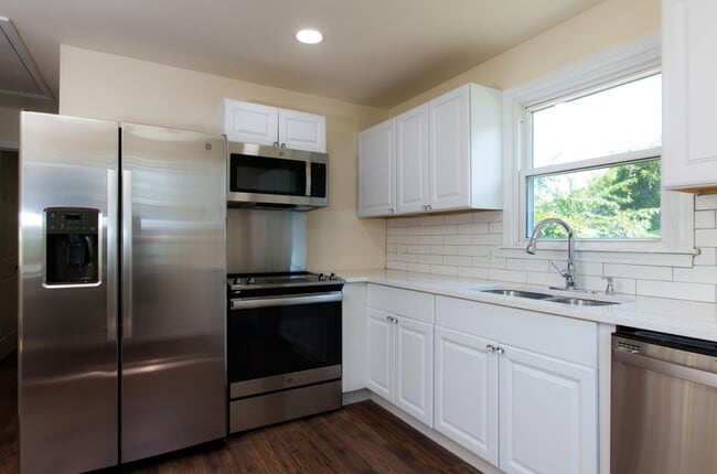 Kitchen - 2226 Cruzen St