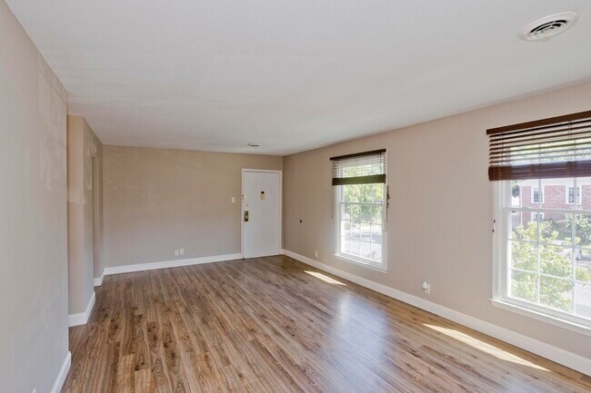 Building Photo - 40 Yorktown Dr