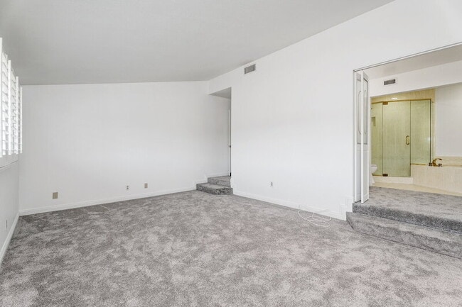 Building Photo - 8591 Naples Dr