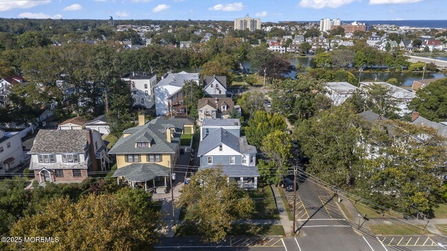 Building Photo - 601 4th Ave