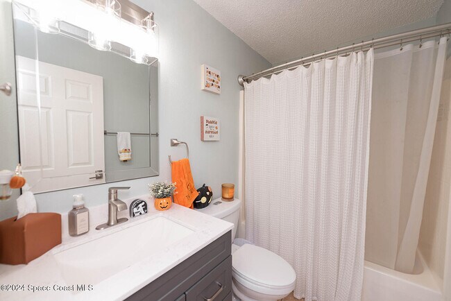 Building Photo - 721 Taluga Ave SE