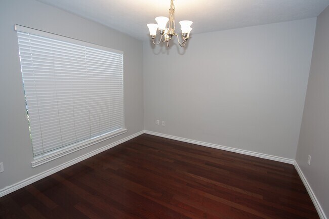 Building Photo - 1123 Andover Dr