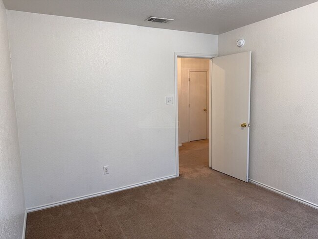 Building Photo - 5304 Lauren Lea Dr