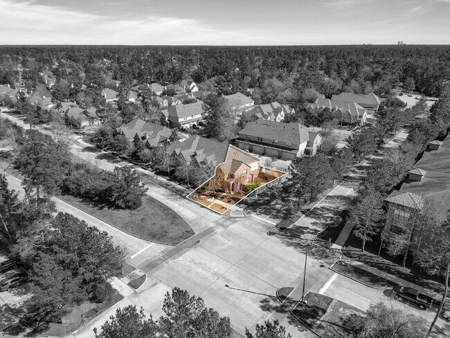 Building Photo - Exceptionally well-maintained Sterling Ridge Townhome boasts an array of desirable features!