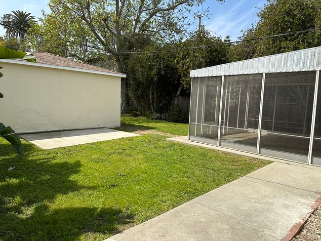 Building Photo - 2133 Glyndon Ave