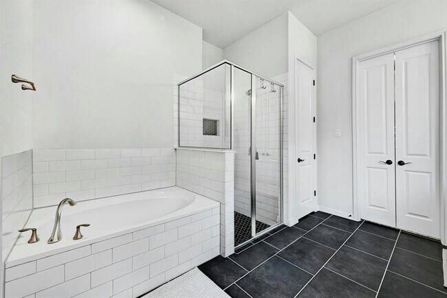 Building Photo - 204 Belford St