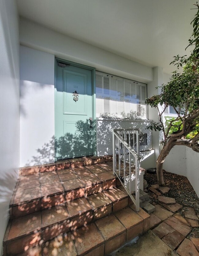 Building Photo - Ground Floor Unit at The Pleasanton! - 2BR...