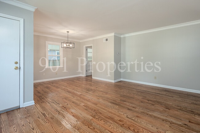 Building Photo - 680 Loeb St