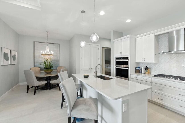 Building Photo - AZURE AT HACIENDA LAKES - 2 bedroom spacious valla