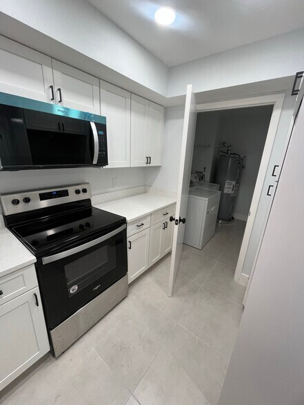 Building Photo - 2542 Lakeway Branch Dr