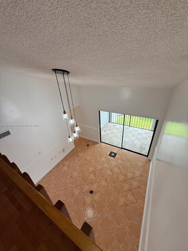 Building Photo - 9419 Fontainebleau Blvd