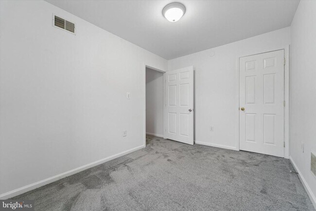 Building Photo - 3452 Sunnyside Ave