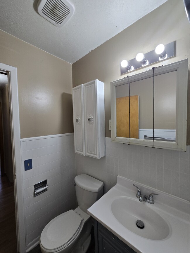 Building Photo - 902 N Colorado St