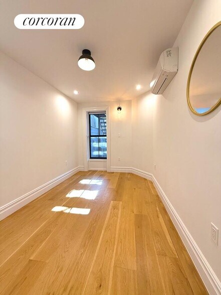 Building Photo - 938 Putnam Ave