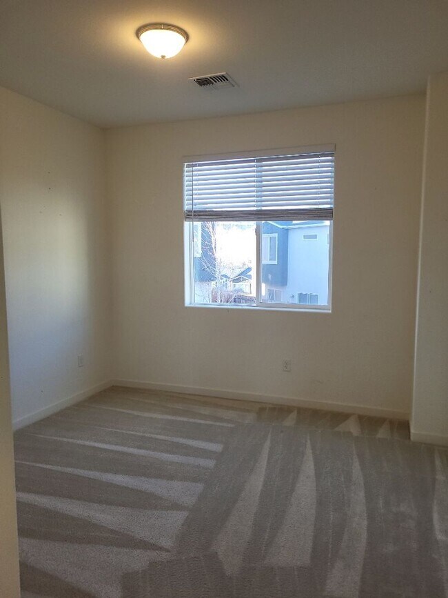 Building Photo - 1044 Big Rock Loop