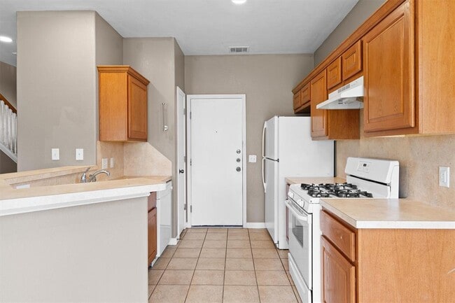 Building Photo - 7502 Lazy Creek Dr