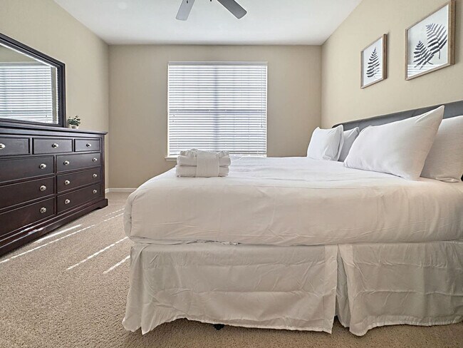 Building Photo - 1770 Bearberry Cir