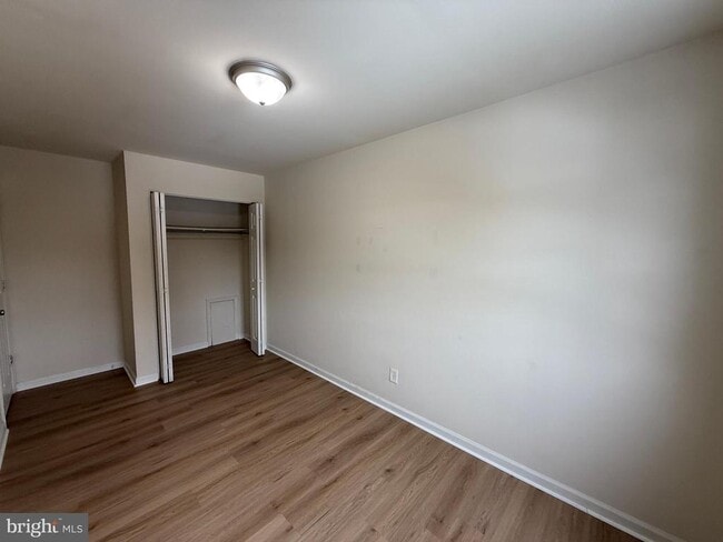 Building Photo - 405 Olde Greenwich Cir