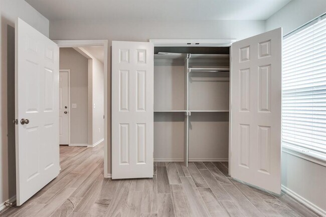 Building Photo - 13321 Beaumont Dr