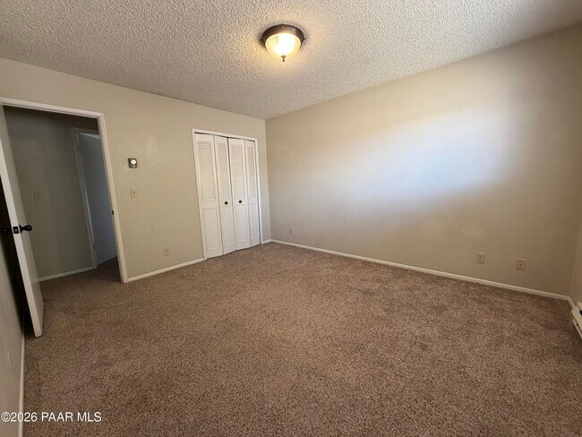 Building Photo - 366 W Tamarack Ln