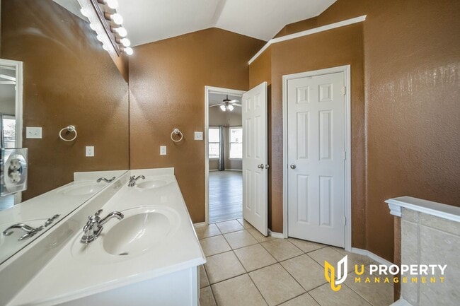 Building Photo - Must See Home in Keller ISD Area!