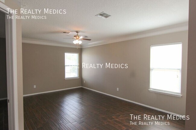 Building Photo - 15764 Ave Of The Arbors