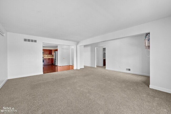 Building Photo - 904 Trombley Rd